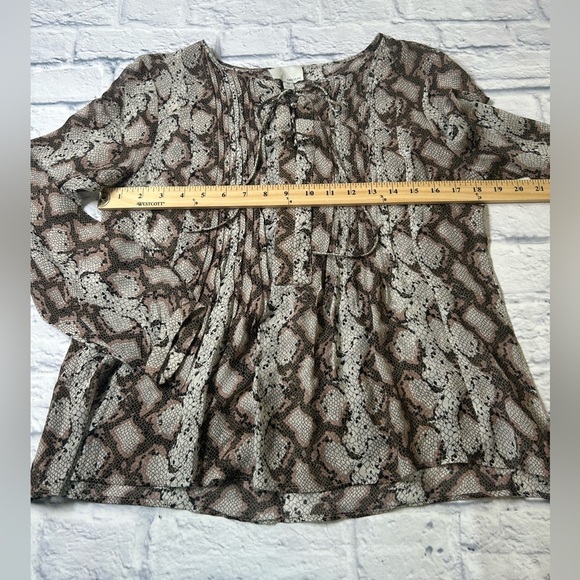 Greylin Brown Snake Print Blouse. Size M.
Career. Professional. Wear to Work. - Picture 6 of 7